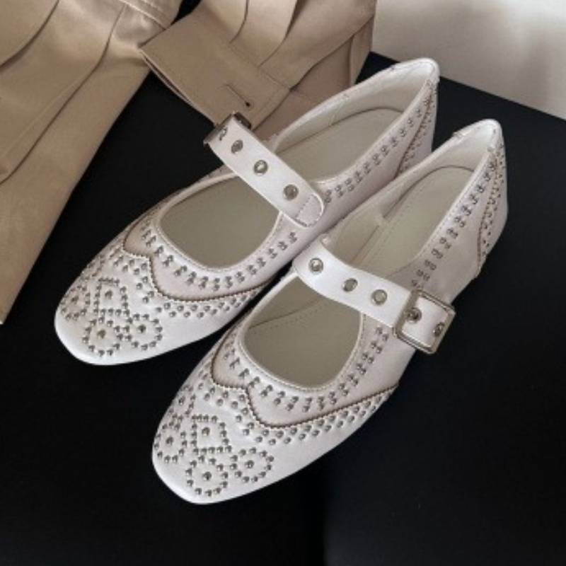 Retro Rivet Buckle Design Flat - Women Shoes Branded ulasan dan harga