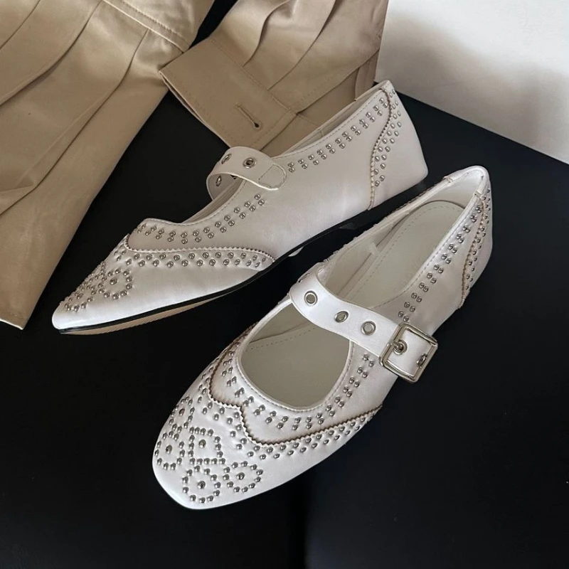 Retro Rivet Buckle Design Flat - Women Shoes Branded ulasan dan harga